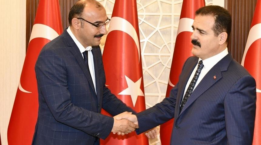 Başkan D&uuml;ndar&rsquo;dan Vali Akbıyık&rsquo;a ziyaret