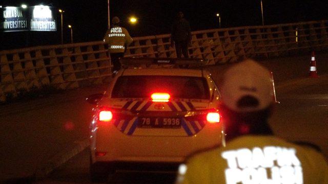 Polisleri görünce kaçan alkollü sürücü, ters şeride girip kaza yaptı