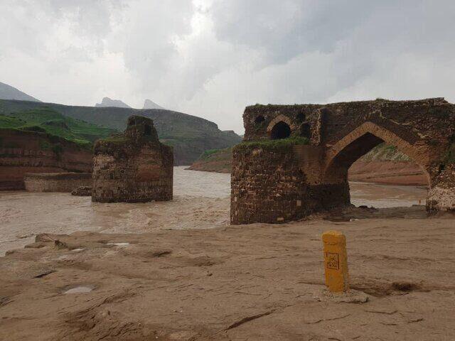 İran’daki sel felaketinde 730 tarihi yapı zarar gördü