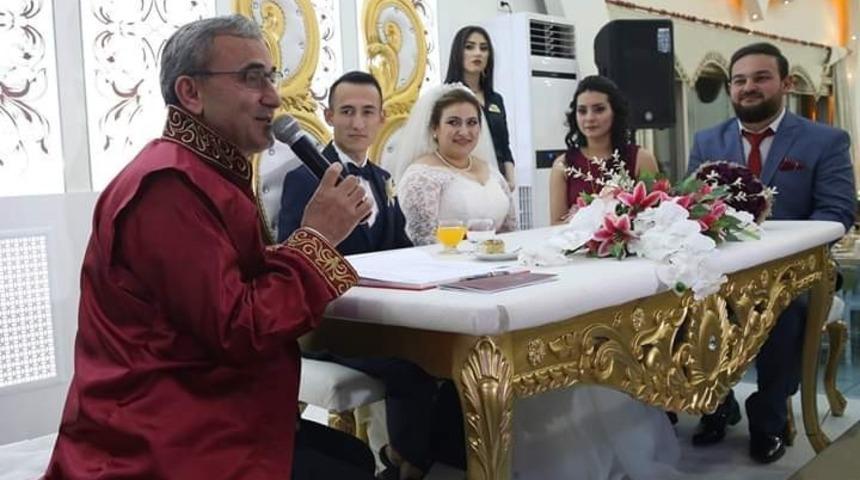 Başkan Alim Işık ilk resmi nikahını kıydı