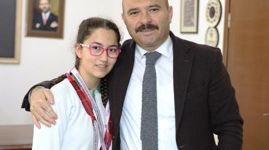 Aydınlı Elfin&rsquo;den b&uuml;y&uuml;k başarı