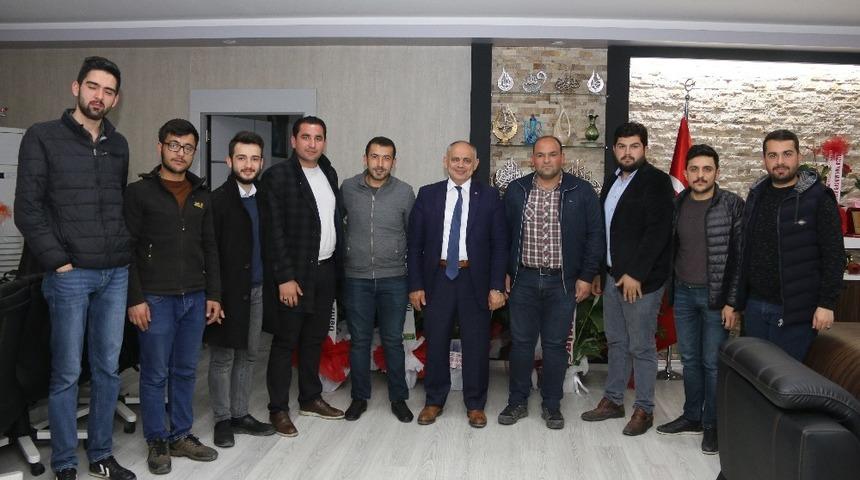 AK Partili gen&ccedil;ler Başkan &Ouml;zt&uuml;rk&rsquo;&uuml; ziyaret etti