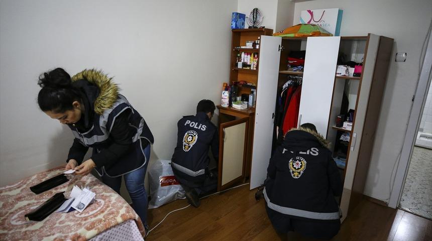 Fuhuş çetesini cezaevinden yönetmişler