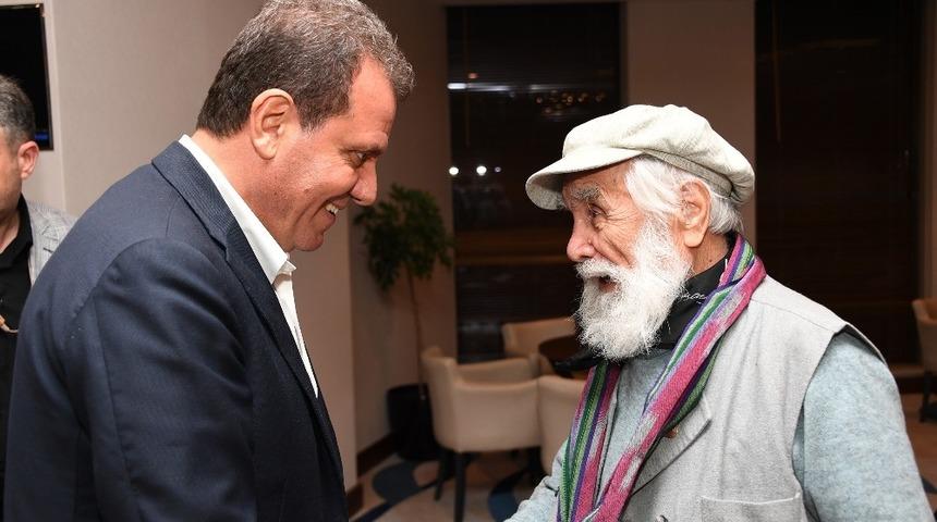 Başkan Se&ccedil;er, hattat, ressam ve gazeteci Ethem &Ccedil;alışkan ile bir araya geldi