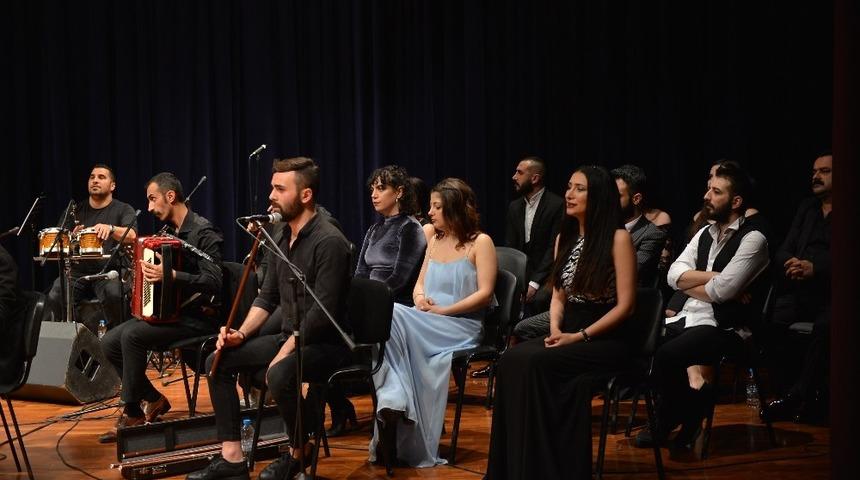 Hangimiz Sevmedik T&uuml;rk halk m&uuml;ziği konseri SA&Uuml;&rsquo;de d&uuml;zenlendi