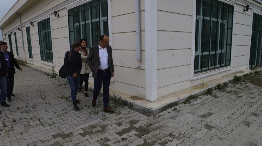 Başkan Akın sorunların &ccedil;&ouml;z&uuml;m&uuml; i&ccedil;in mahallelerde