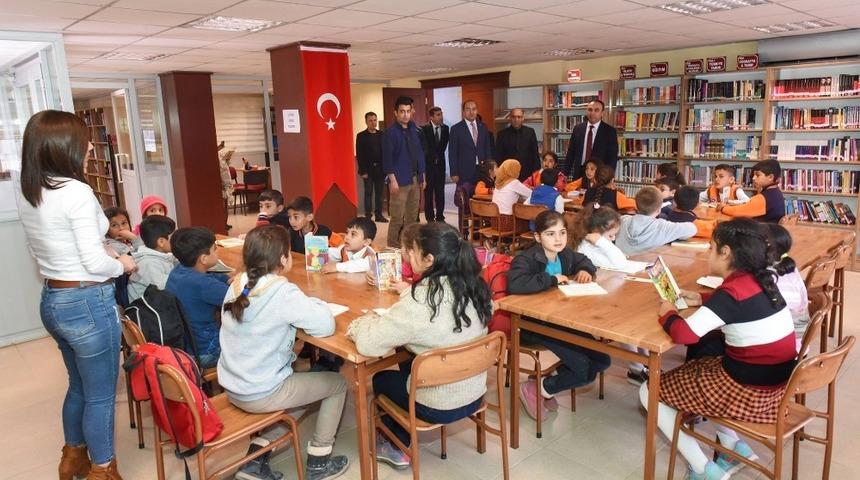 Vali Soyt&uuml;rk&rsquo;den 7&rsquo;den 70&rsquo;e Elbeyli Okuyor projesini inceledi