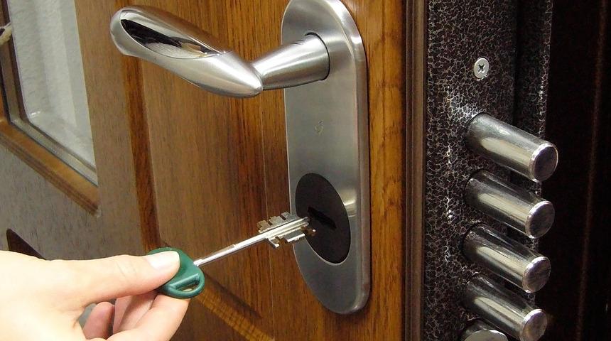 Eşinden izinsiz evinin kilidini değiştiren kocanın 1 yıl hapsi istendi  