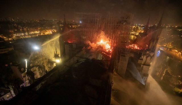 Notre Dame Katedrali’ndeki yangını itfaiye böyle görüntüledi