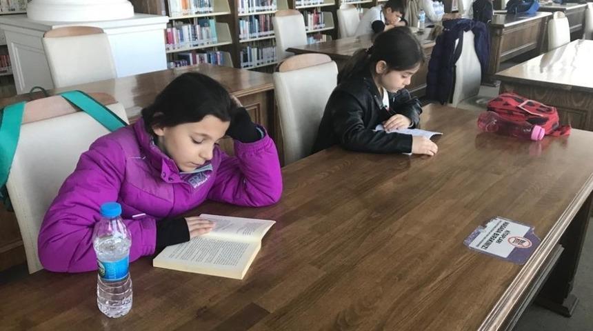 &Ccedil;OM&Uuml; K&uuml;t&uuml;phanesi &ouml;ğrencilerin ilgi odağı