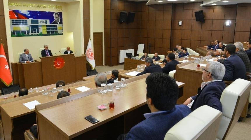 Vali Akın, "Elbirliği ile &Ouml;zel İdarenin &ccedil;alışma alanında hizmetlerin y&uuml;r&uuml;t&uuml;lmesi gayretinde olacağız"