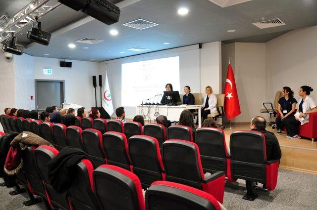 Manisa Şehir Hastanesinde acil bakım hemşireliği eğitimi