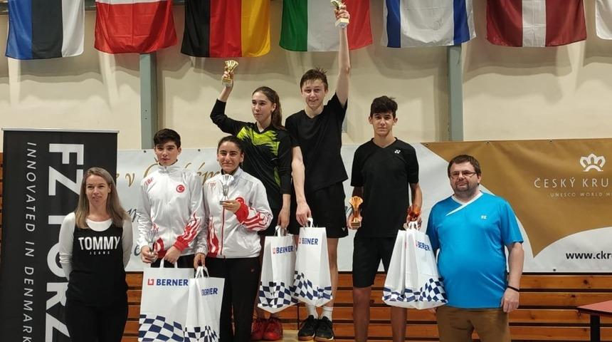 Badmintonda 1 altın, 1 gümüş madalya Türkiye’ye geldi