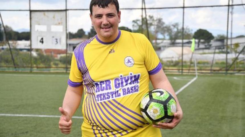 140 kiloluk futbolcu Hasan Can Vatan dikkat çekiyor