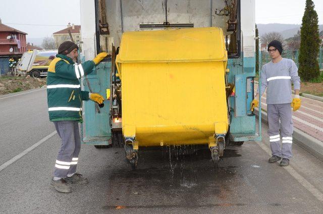 Bozüyük’te çöp konteynerleri yıkanarak temizleniyor