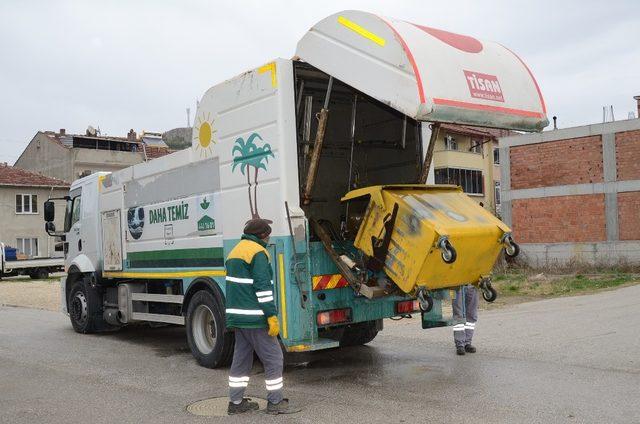 Bozüyük’te çöp konteynerleri yıkanarak temizleniyor