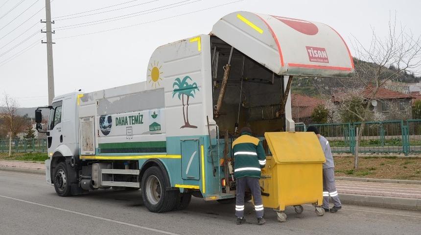 Boz&uuml;y&uuml;k&rsquo;te &ccedil;&ouml;p konteynerleri yıkanarak temizleniyor