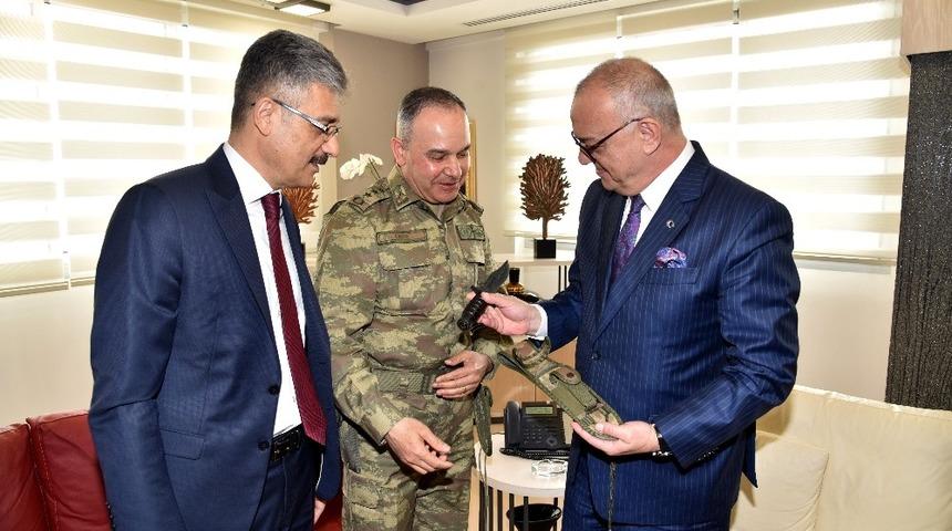 Tugay komutanı ve emniyet müdüründen Başkan Ergün’e tebrik