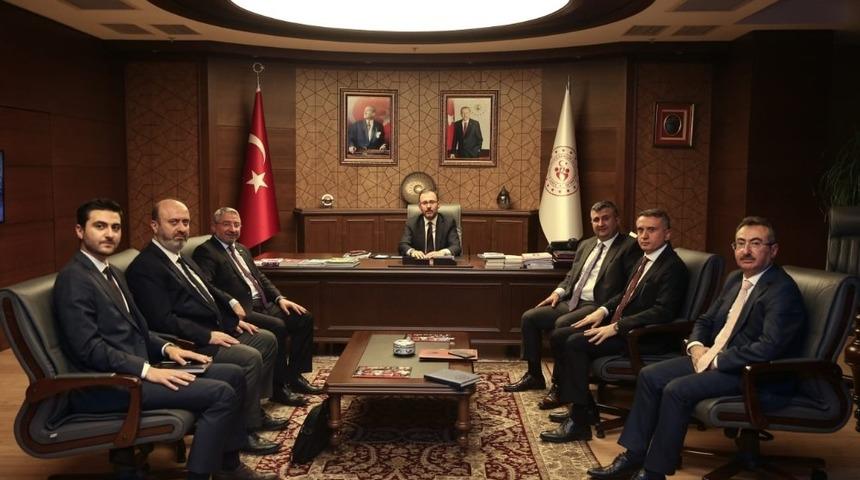 Gen&ccedil;lik ve Spor Bakanlığı&rsquo;nın &Ccedil;orum yatırımları masaya yatırıldı