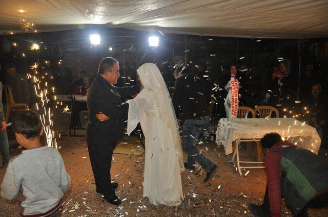 Evliliklerinin 50. yılını muhteşem bir düğünle kutladılar