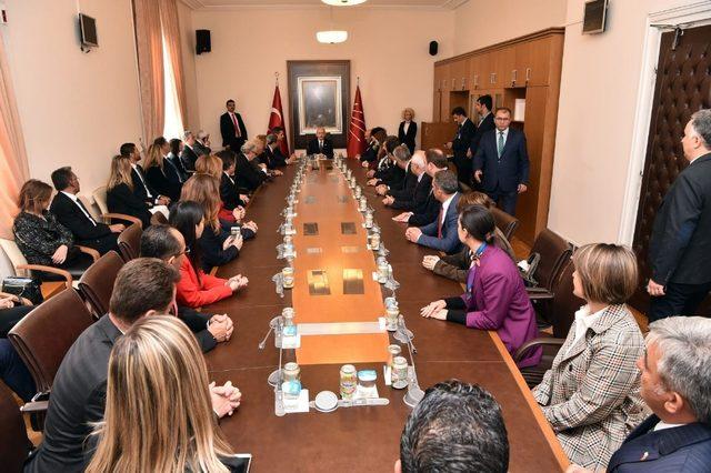 Kılıçdaroğlu, İzmir ve ilçe belediye başkanlarını kabul etti
