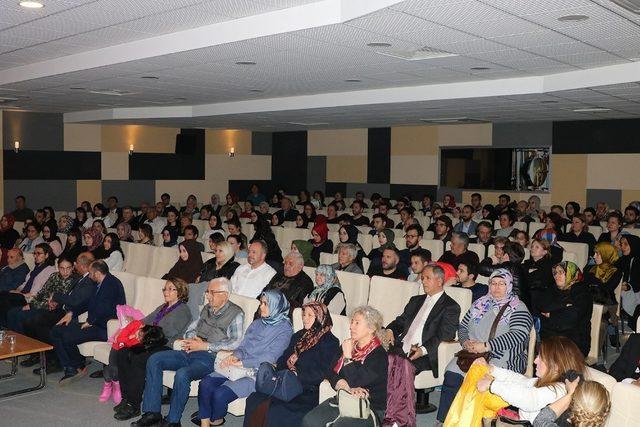 ‘Baharda Nar Çiçekleri’ isimli söyleşi, Ziya Taşkent Konser Salonunda gerçekleştirdi