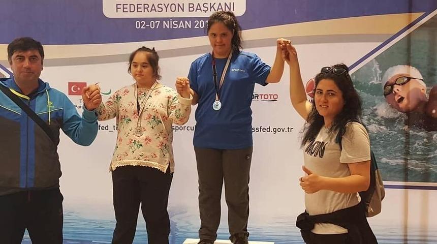 &Ouml;zel sporculardan 3 altın 3 g&uuml;m&uuml;ş madalya