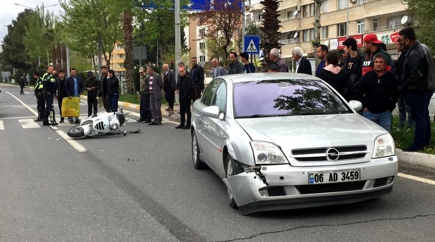 Otomobil ile motosiklet &ccedil;arpıştı: 1 Yaralı
