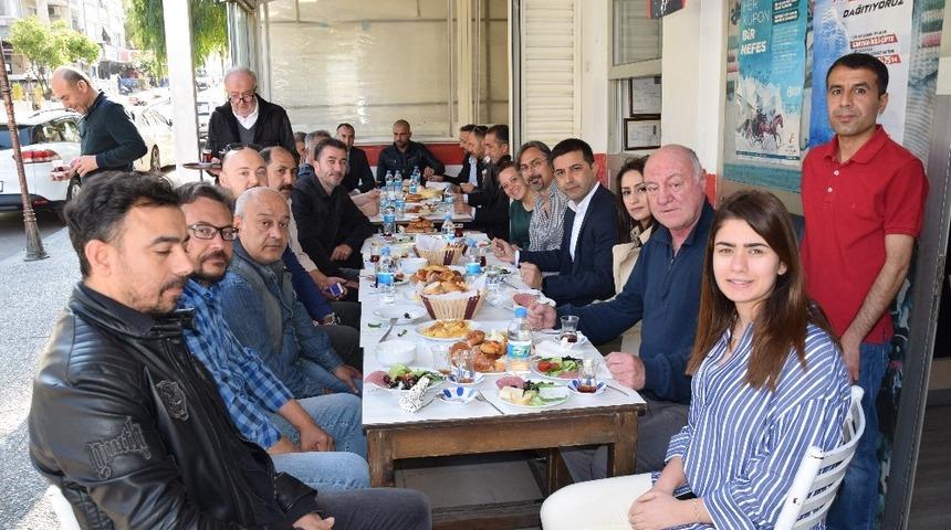 Başkan G&uuml;nel, 50. Yıl esnafıyla kahvaltıda buluştu