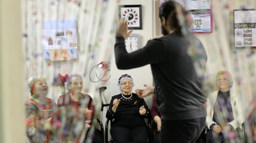 Parkinson hastalarına perk&uuml;syon eğitimi: Sen de dokun ritmin değişsin