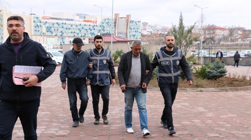 Cin çıkartacağız diyerek 700 bin TL dolandırdılar