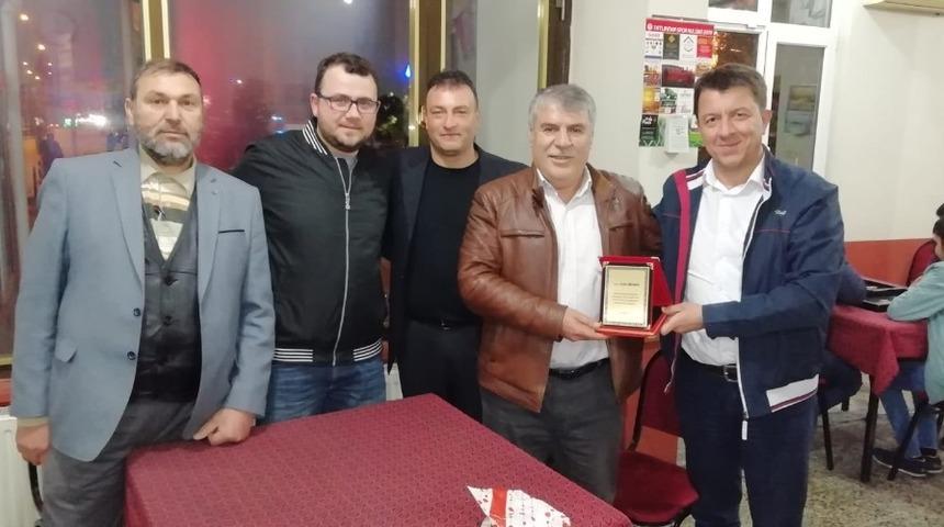 Yeni muhtardan eski muhtara plaket