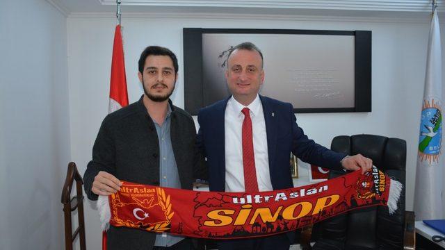 UltrAslan’dan Başkan Ayhan’a atkı