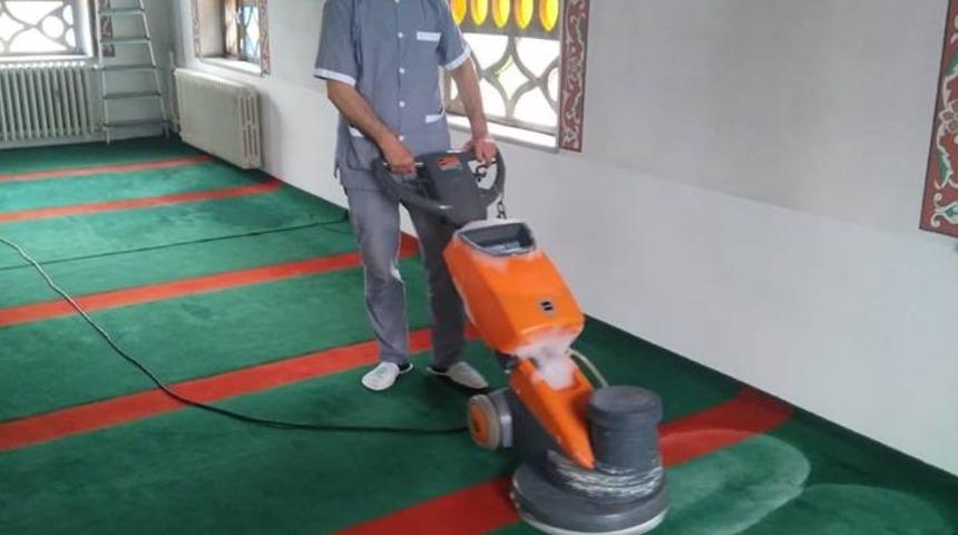 G&ouml;nen Camileri&rsquo;nde Ramazan temizliği