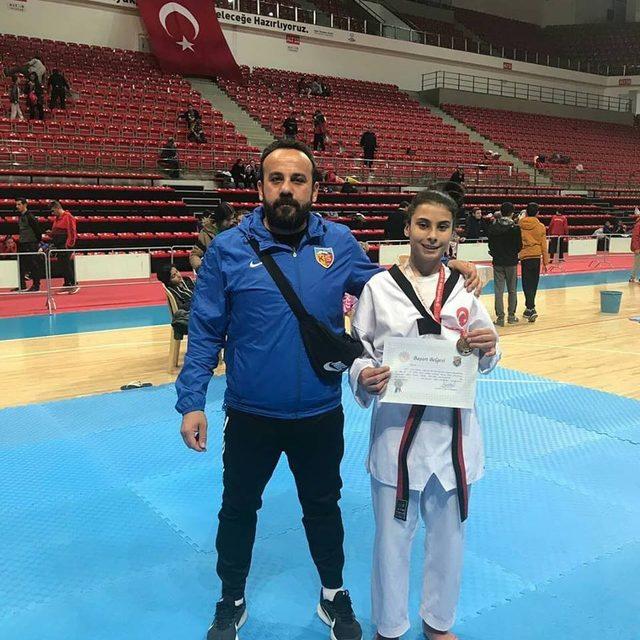 Taekwondo Yıldızlar Türkiye Birinciliği Müsabakalarına Kayserili Sporcular Damga Vurdu