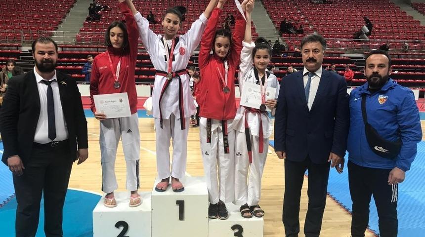 Taekwondo Yıldızlar T&uuml;rkiye Birinciliği M&uuml;sabakalarına Kayserili Sporcular Damga Vurdu
