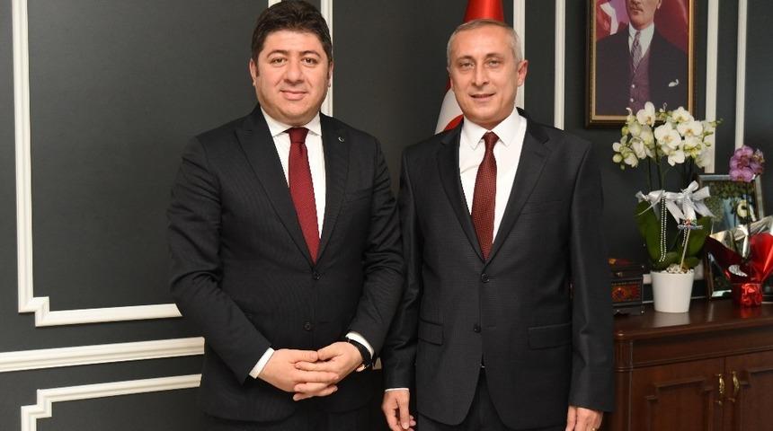 CHP&rsquo;li adaydan AK Parti&rsquo;li Başkan T&ouml;ren&rsquo;e tebrik