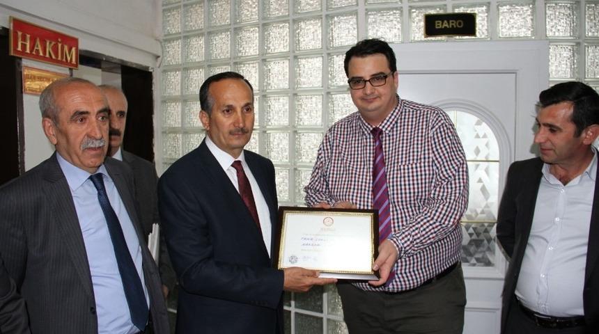 Mazbatasını alan AK Parti&rsquo;li Saklı g&ouml;reve başladı