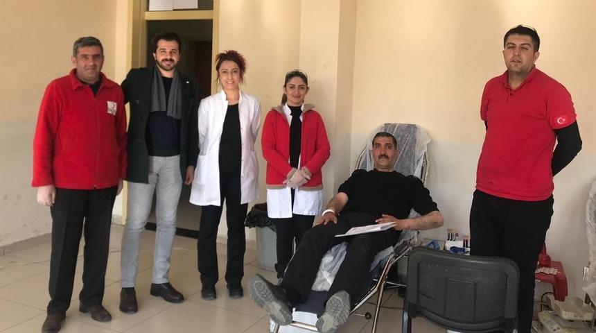 Mehmet Akif Ersoy Lisesinden kan bağışı kampanyası