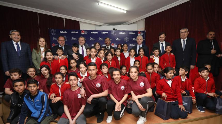 Gillette ve Milliyet 35 Bin Öğrenciye Spor Desteği Verdi...