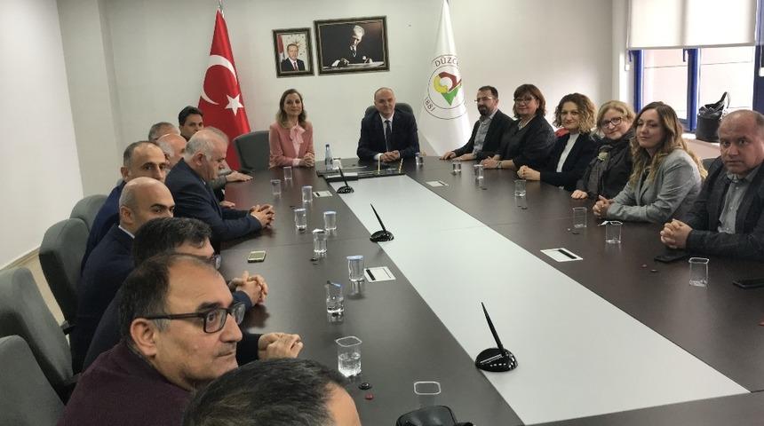 Rekt&ouml;r &Ccedil;akar ve Senato &Uuml;yeleriBaşkanı &Ouml;zl&uuml;&rsquo;y&uuml; ziyaret etti