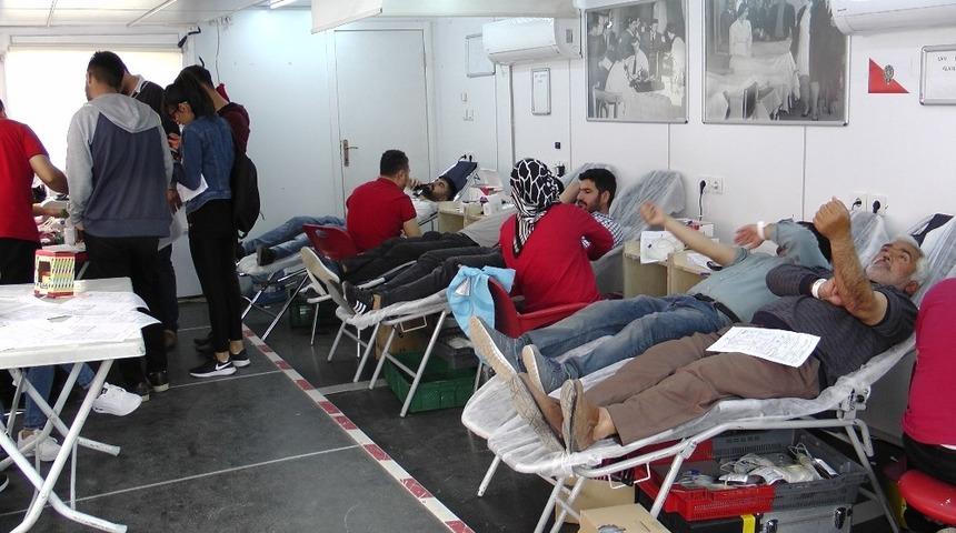 Ceylanpınar&rsquo;da kan bağışına vatandaşlar ilgi g&ouml;sterdi