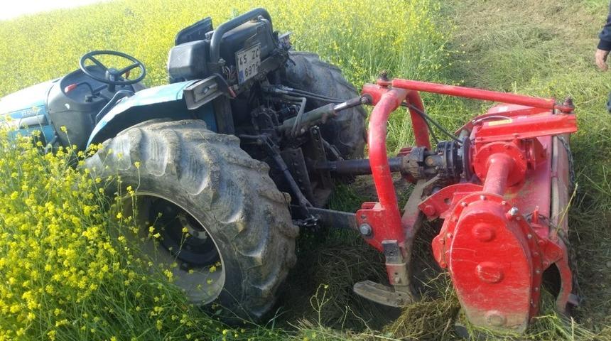 Trakt&ouml;r devrildi, s&uuml;r&uuml;c&uuml;s&uuml; yaralandı