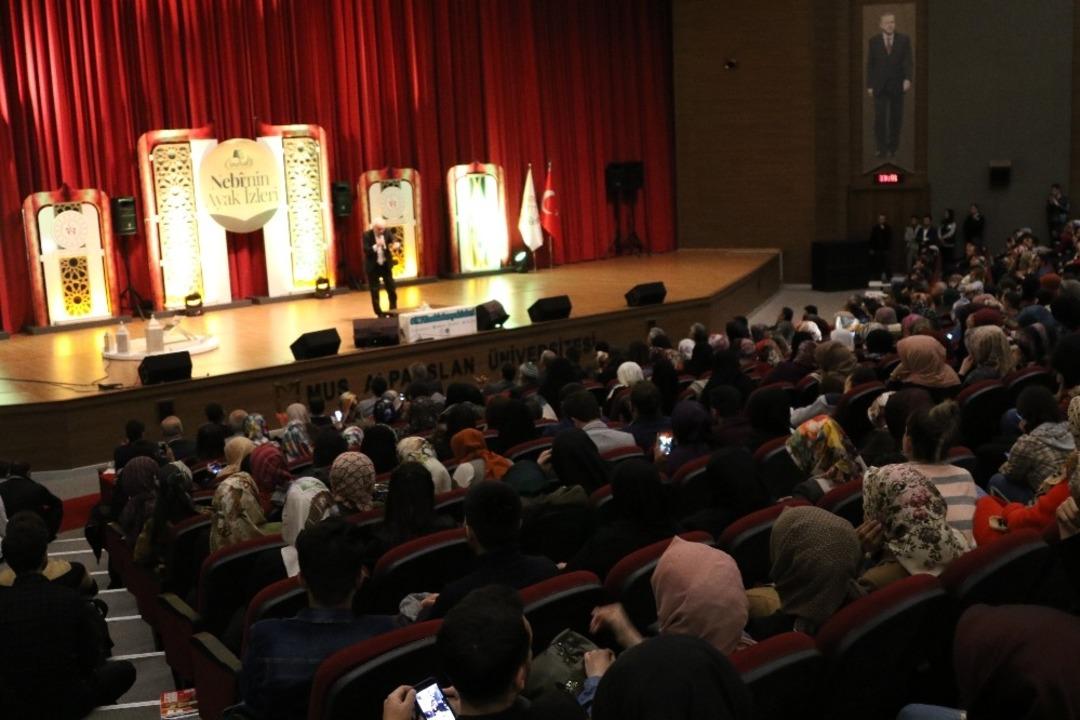 Prof. Dr. Nihat Hatipoğlu: &ldquo;Muhammed&rsquo;siz İslam olmaz&rdquo;