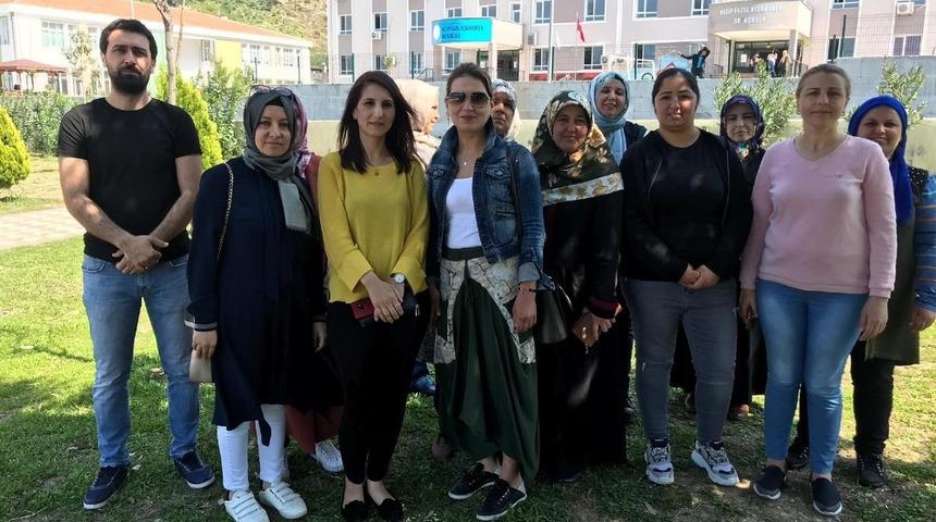 &Ouml;ğrenciler g&ouml;rev yeri değiştirilen &ouml;ğretmenlerini istiyor
