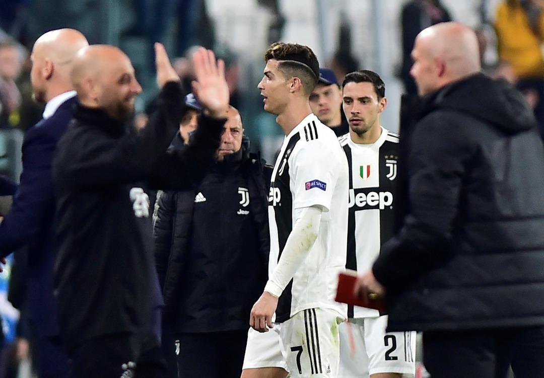 Cristiano Ronaldo Şampiyonlar Ligi'ne veda etti, sosyal medya coştu!