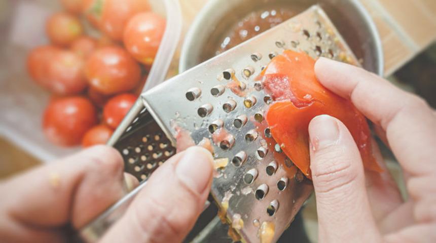 Uzmanlar uyardı! Salça yerine domates rendesi kullanırsanız...