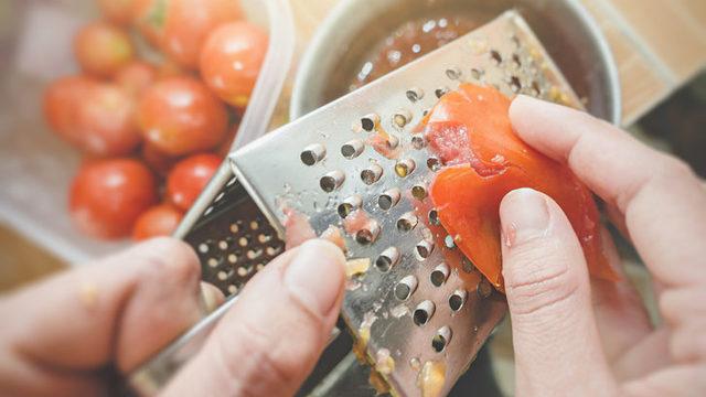 Uzmanlar uyardı! Salça yerine domates rendesi kullanırsanız...