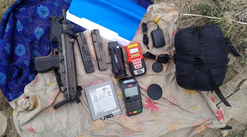 PKK’nın gömülü bidonunda uzi makineli tabanca çıktı