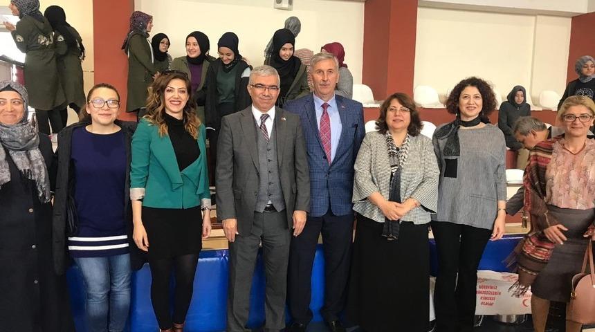 Öğrenci ve velilerden Kızılay’a kan bağışı